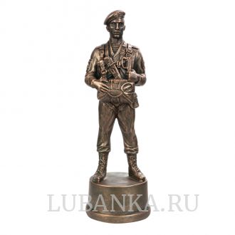 Статуэтка для интерьера «Десантник с парашютом на подставке»