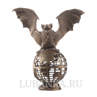Бронзовая статуэтка Летучая мышь на земном шаре